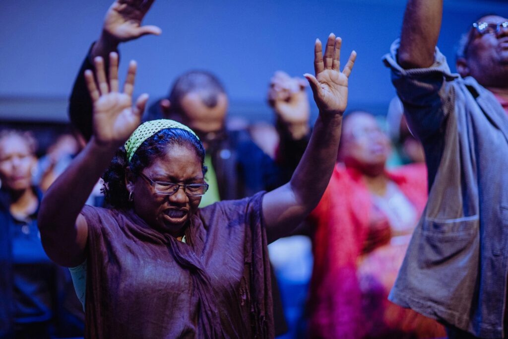 pexels-jibarofoto-2774546-1024x683 O Poder da Oração: Como Fortalecer sua Vida Espiritual